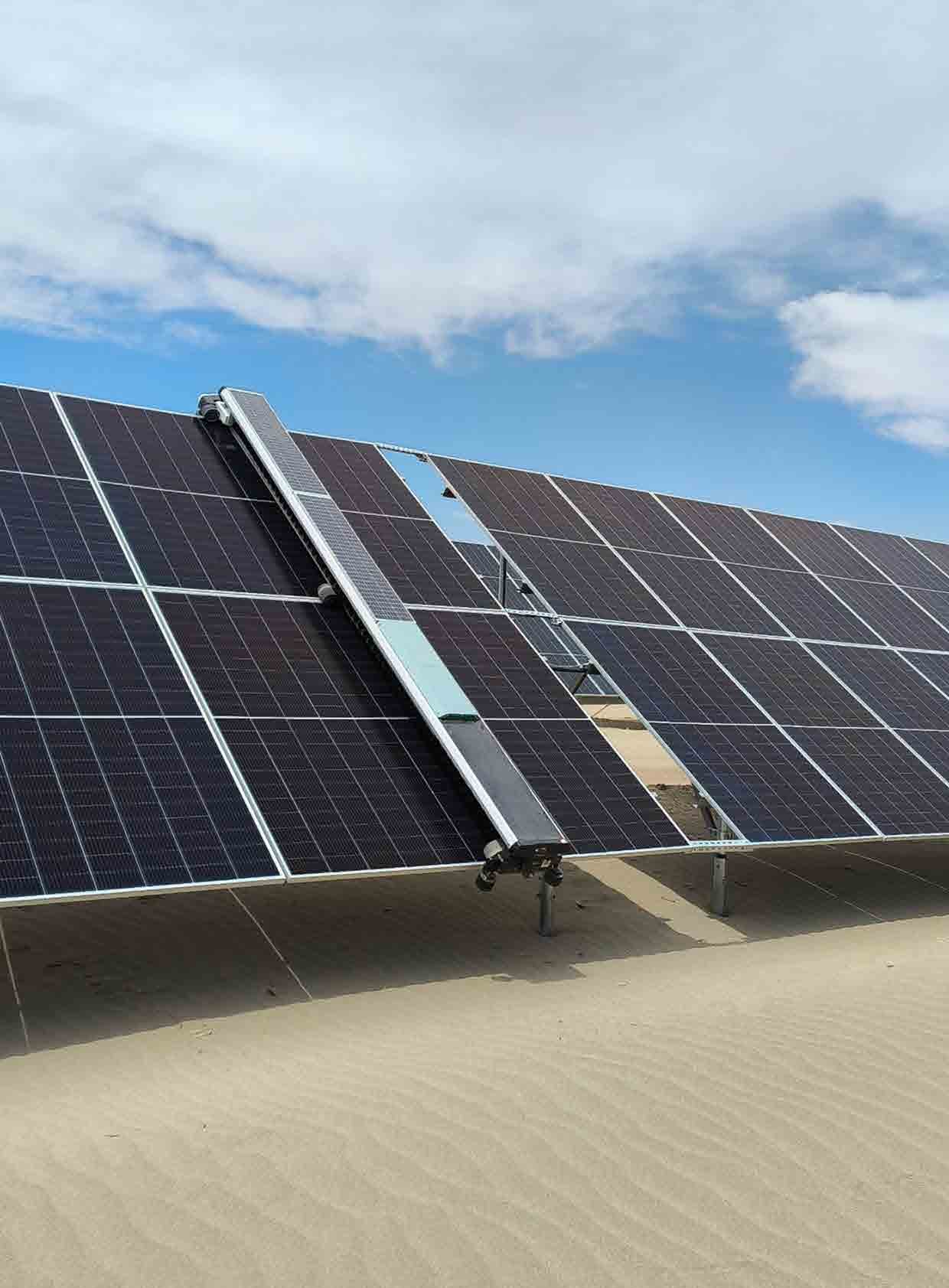 Solar panel cleaning robot